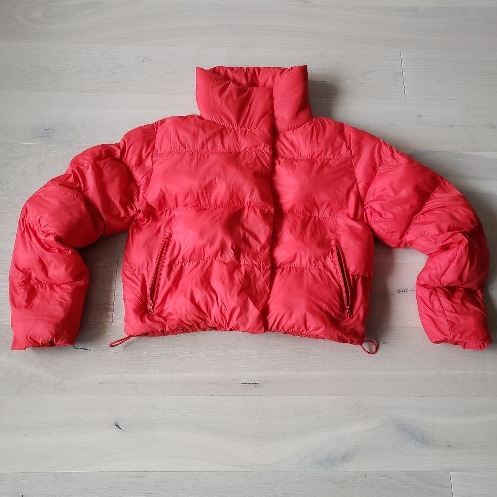 ALO Yoga "Gold Rush" Cropped Puffer Jacket - Cherry XS